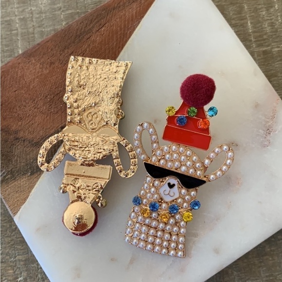 NWT Christmas Llama Pom Pom Christmas Holiday Earrings - Picture 2 of 4